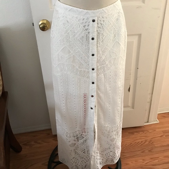 BCBGMaxAzria Dresses & Skirts - BCBG off white skirt.